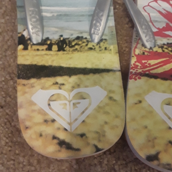 Like New Roxy Flip Flops - Picture 3 of 4